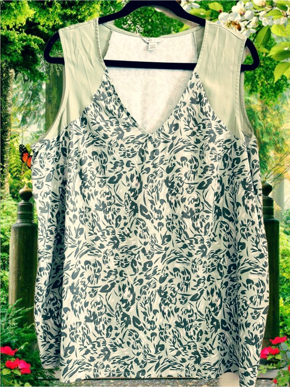 Sleeveless V-Neck Printed Top in Light Green - Casual Women's Blouse 18/20